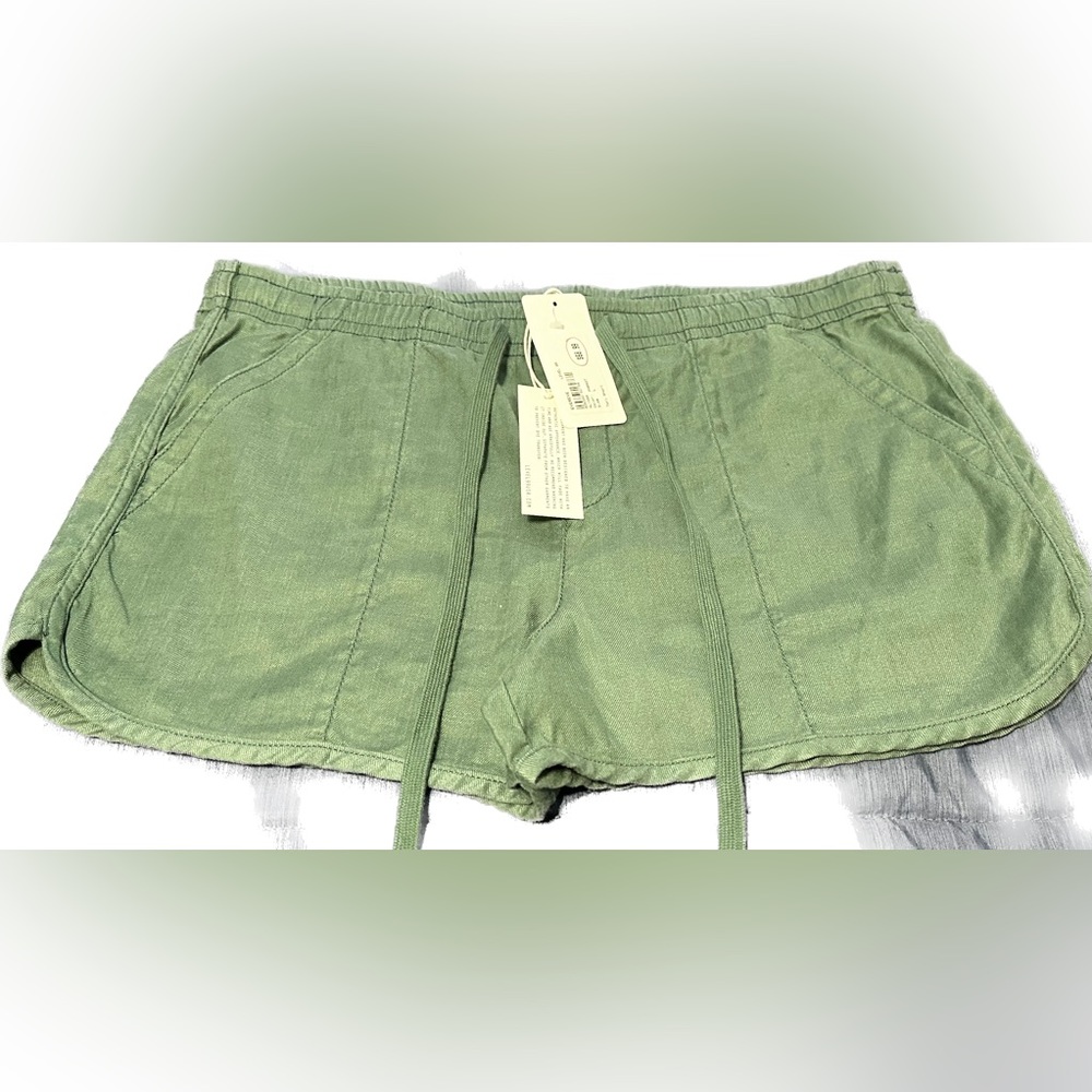 Level 99 linen blend shorts with 3 inch inseam purchased from Evereve.